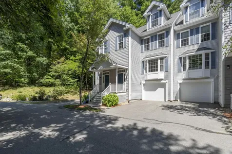 38 Georgetowne Drive Nashua NH 03062