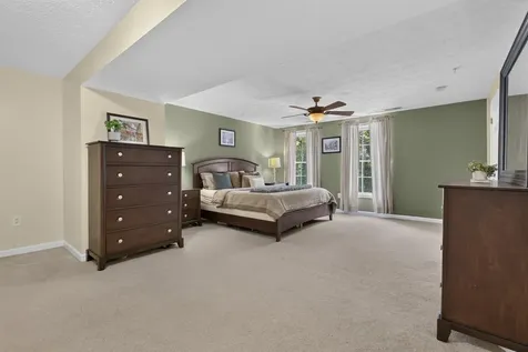 38 Georgetowne Drive Nashua NH 03062