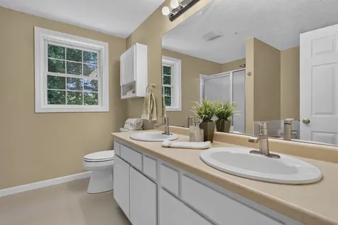 38 Georgetowne Drive Nashua NH 03062