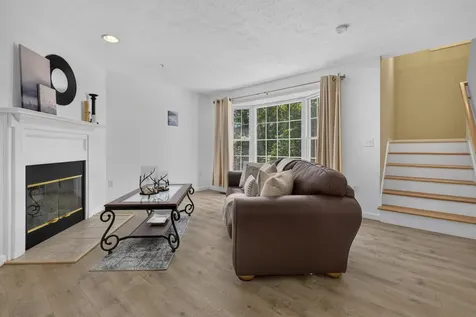 38 Georgetowne Drive Nashua NH 03062