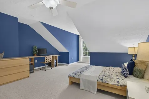 38 Georgetowne Drive Nashua NH 03062