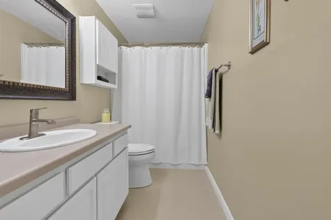 38 Georgetowne Drive Nashua NH 03062