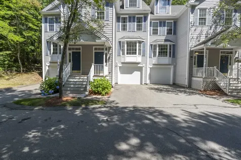 38 Georgetowne Drive Nashua NH 03062