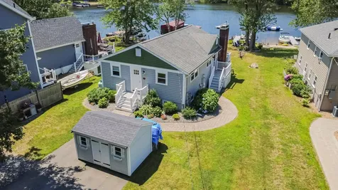 23 Escumbuit Road Derry NH 03038