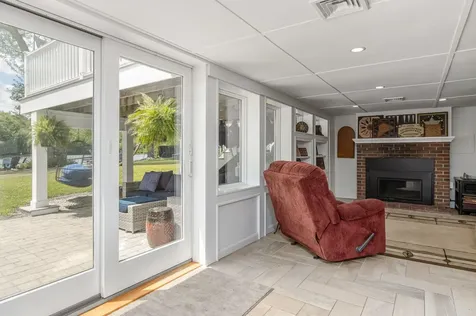 23 Escumbuit Road Derry NH 03038