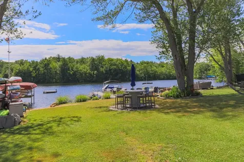 23 Escumbuit Road Derry NH 03038
