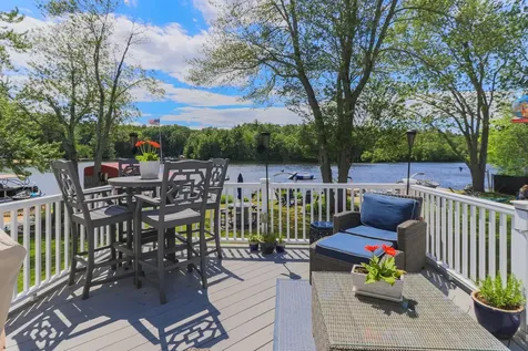 23 Escumbuit Road Derry NH 03038