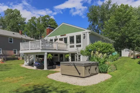 23 Escumbuit Road Derry NH 03038
