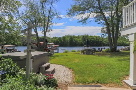 23 Escumbuit Road Derry NH 03038