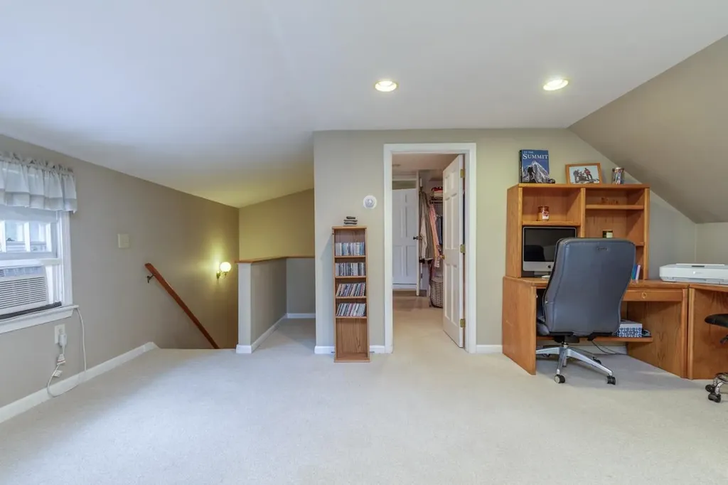 22 Horace Greeley Road Amherst NH 03031