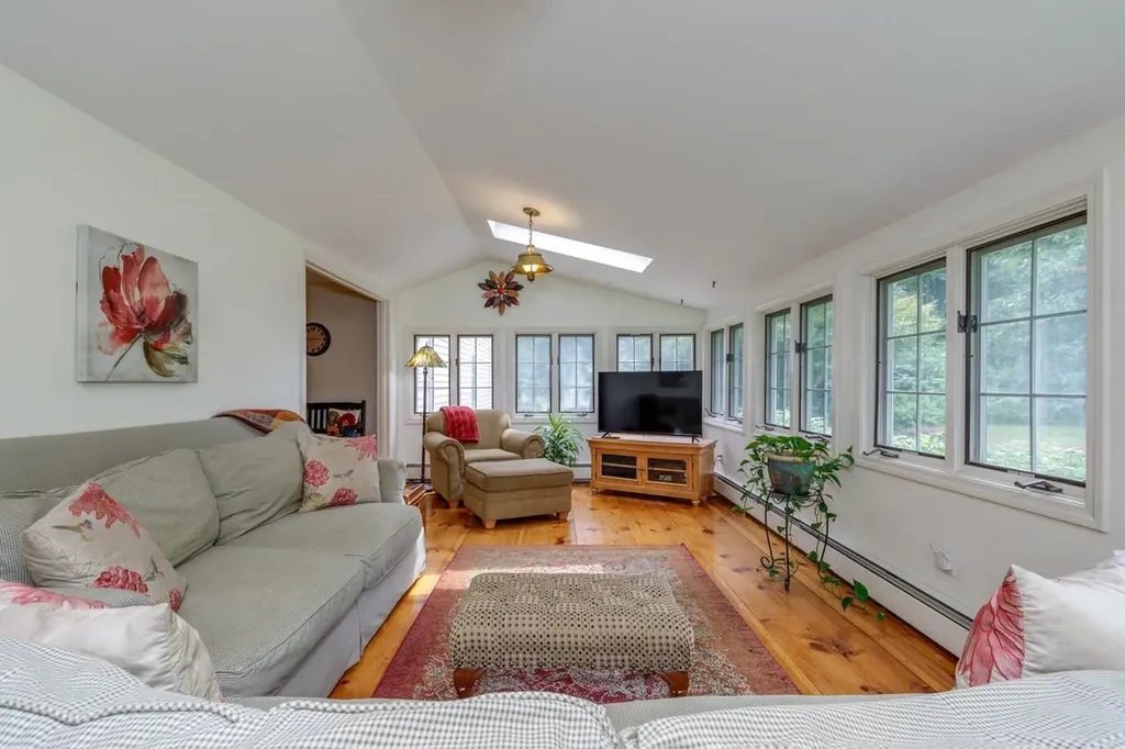 22 Horace Greeley Road Amherst NH 03031