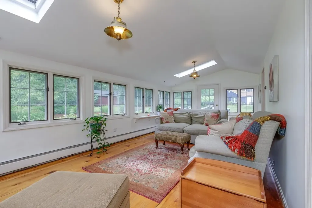 22 Horace Greeley Road Amherst NH 03031