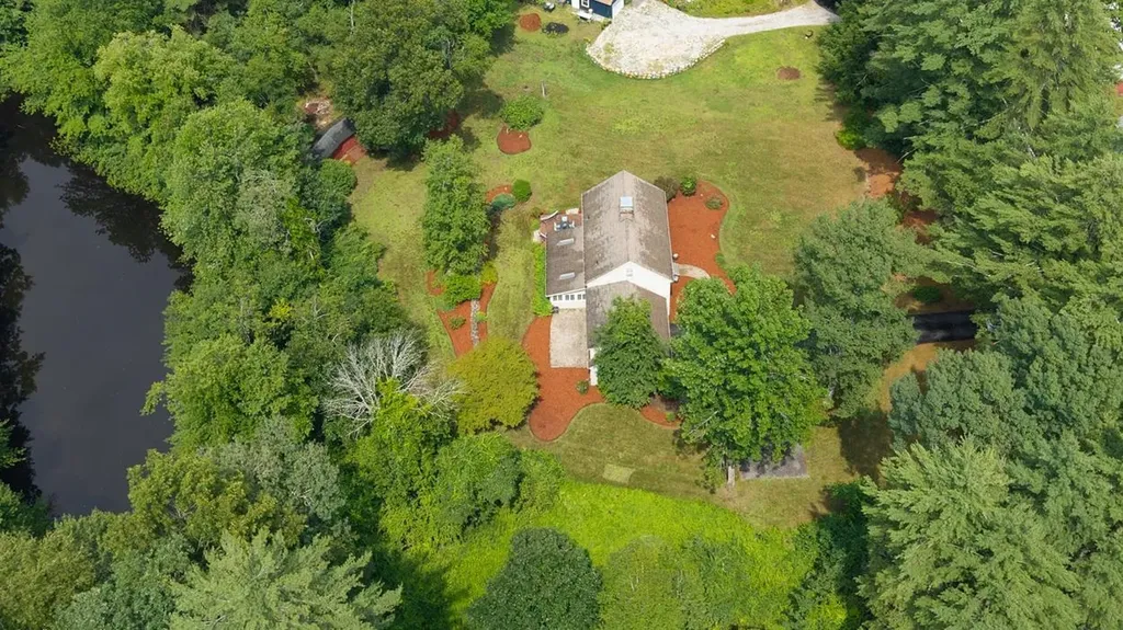 22 Horace Greeley Road Amherst NH 03031