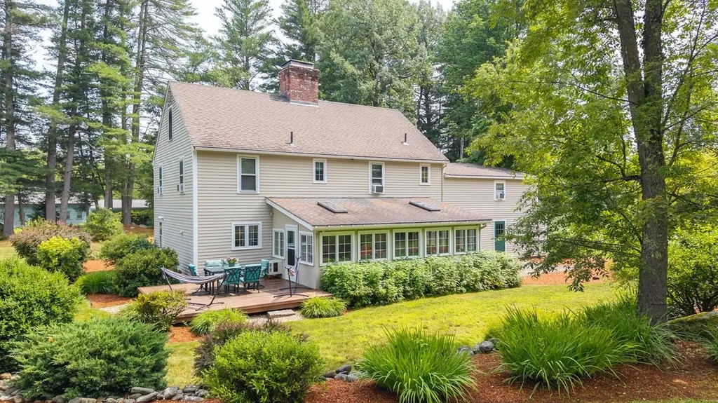22 Horace Greeley Road Amherst NH 03031