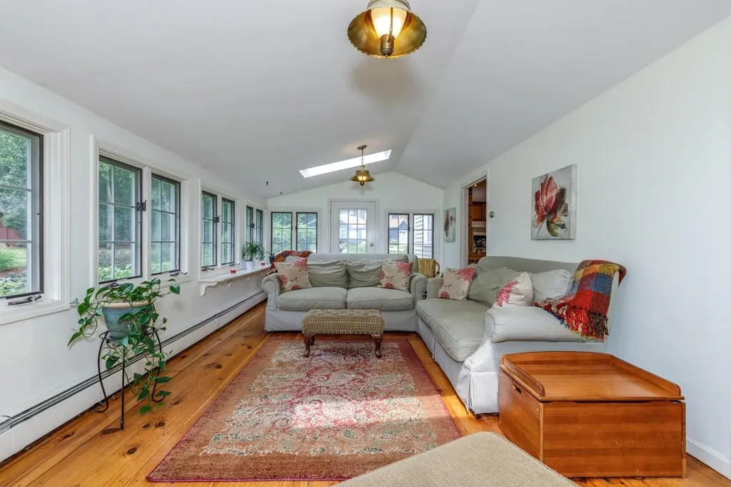 22 Horace Greeley Road Amherst NH 03031