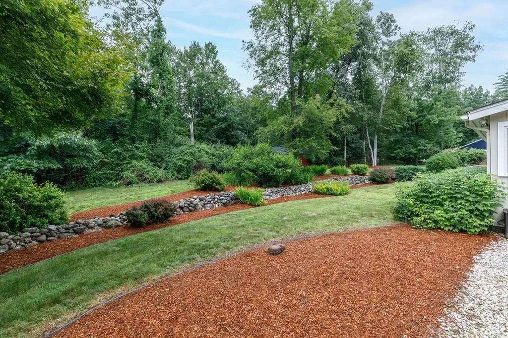 22 Horace Greeley Road Amherst NH 03031