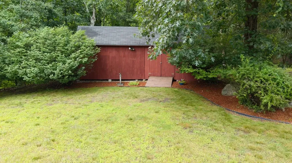 22 Horace Greeley Road Amherst NH 03031