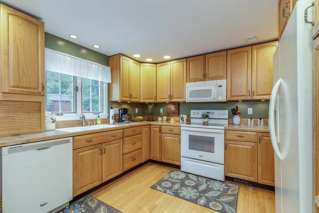 22 Horace Greeley Road Amherst NH 03031