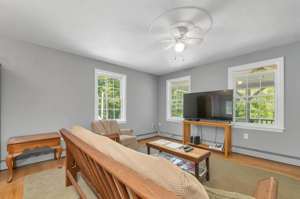19 Vonhurst Road Moultonborough NH 03254