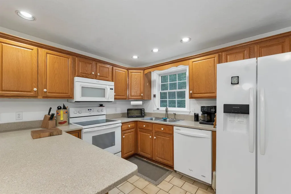 19 Vonhurst Road Moultonborough NH 03254