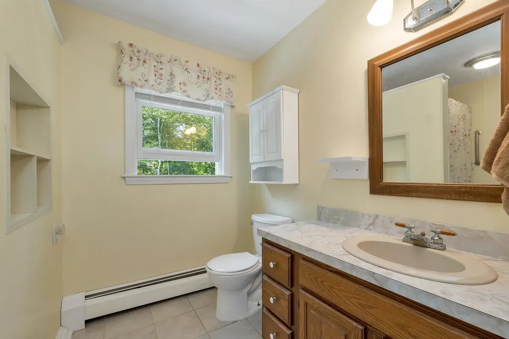19 Vonhurst Road Moultonborough NH 03254