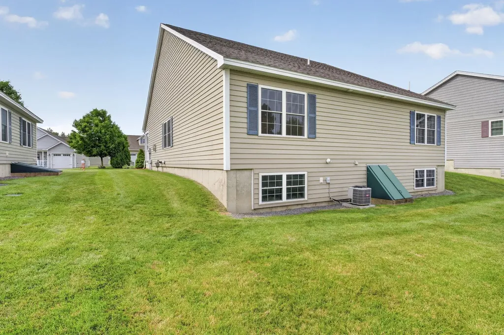 27 Leybridge Drive Hudson NH 03051-3278