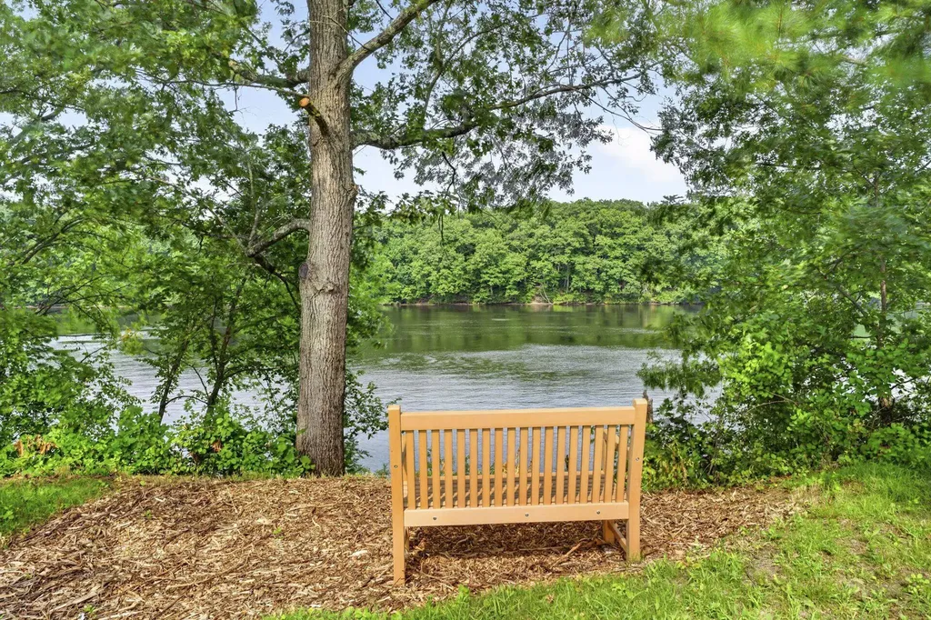27 Leybridge Drive Hudson NH 03051-3278