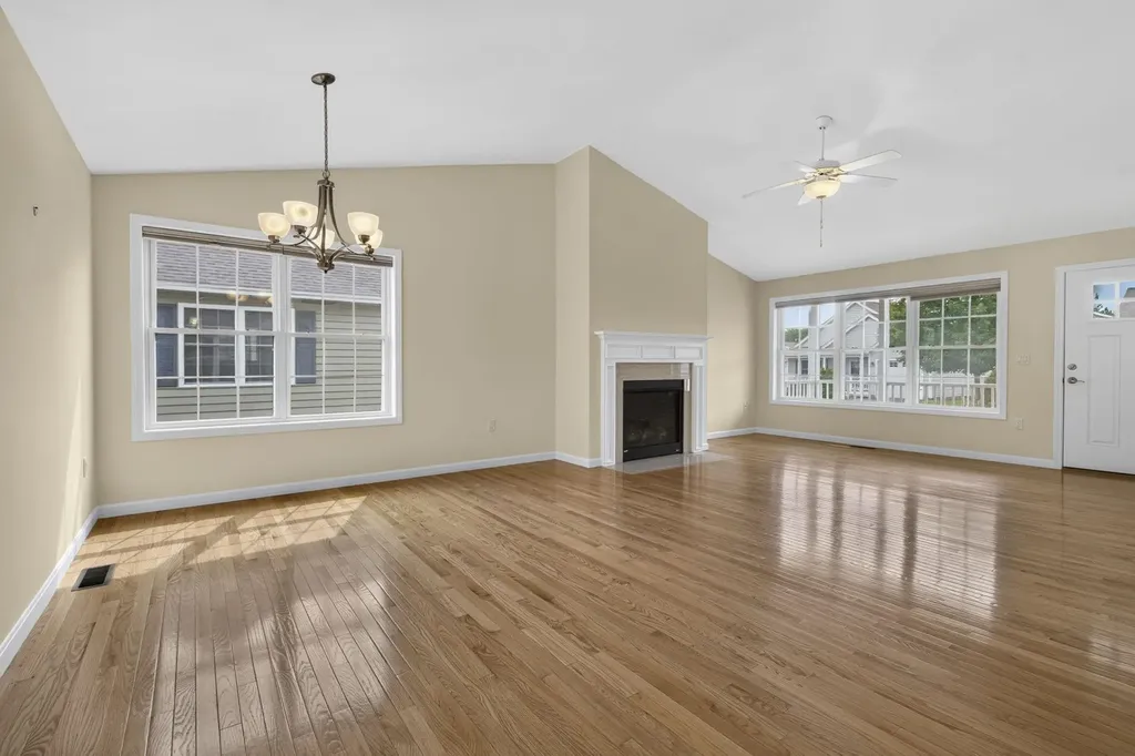 27 Leybridge Drive Hudson NH 03051-3278