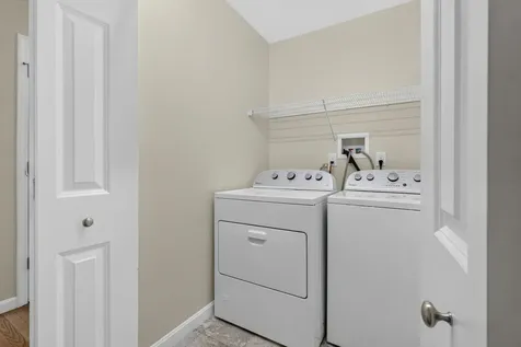 27 Leybridge Drive Hudson NH 03051-3278