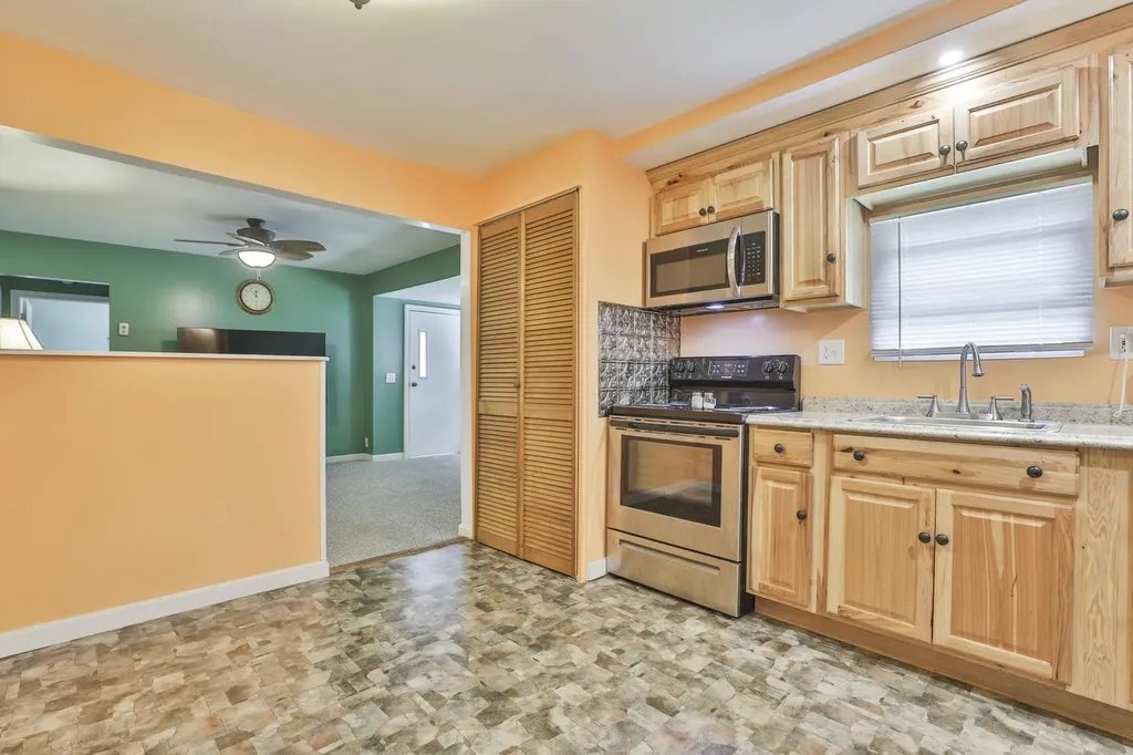 6 Cottonwood Lane Merrimack NH 03054
