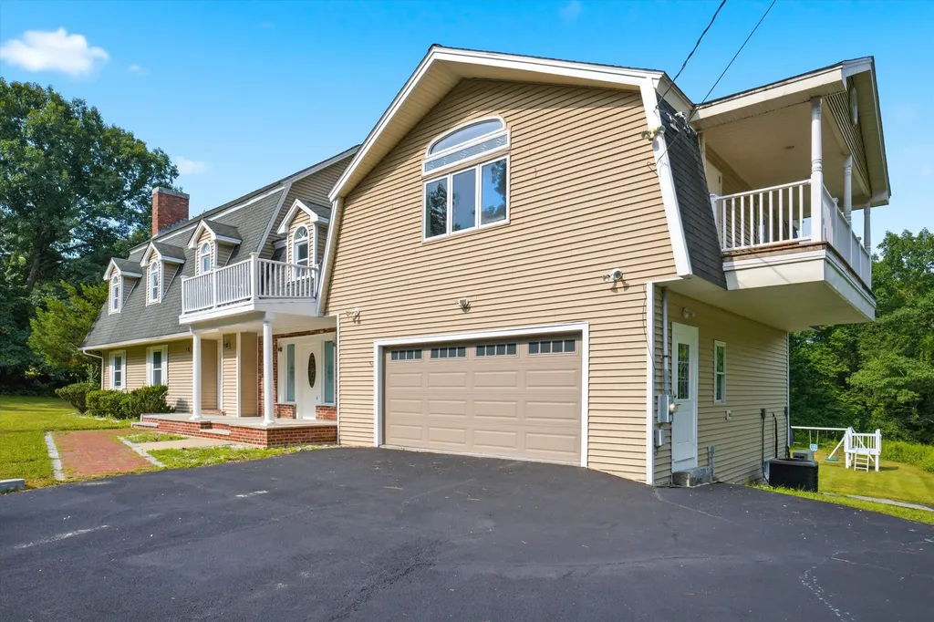 4 Hilltop Drive Hudson NH 03051