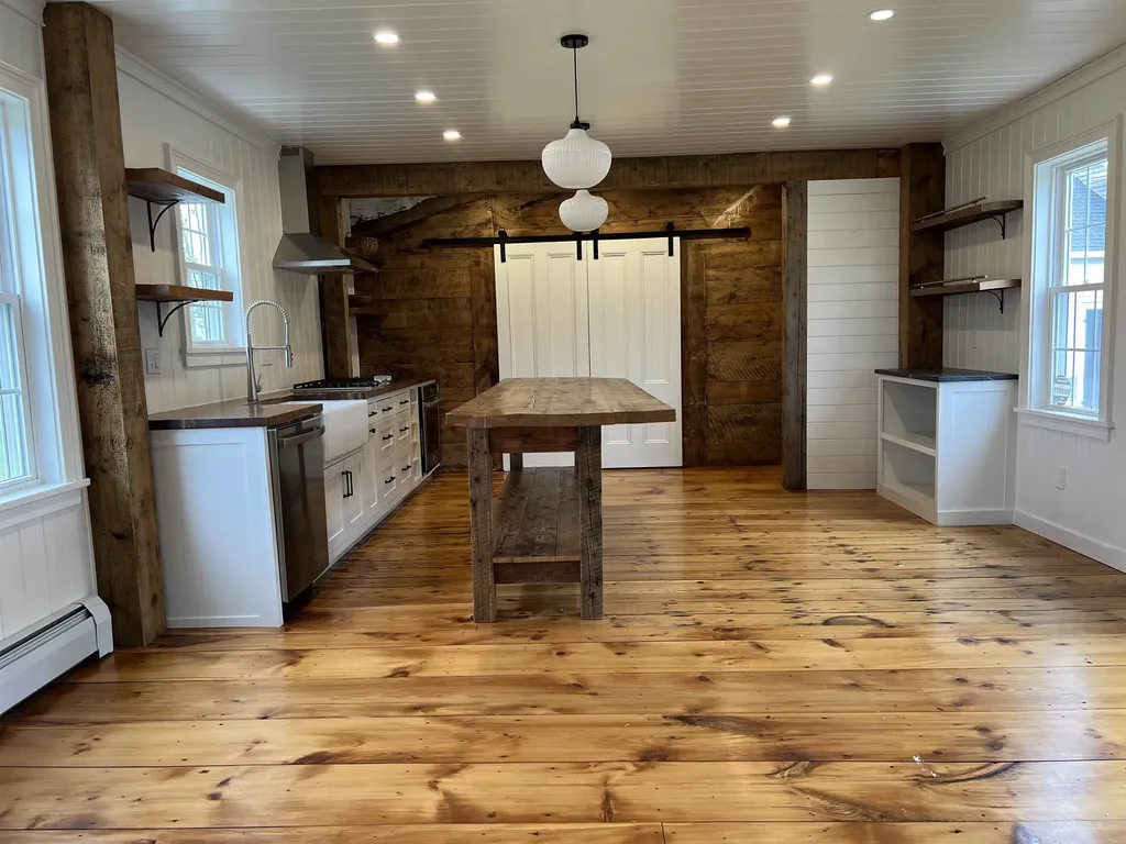 23 Post Road North Hampton NH 03862