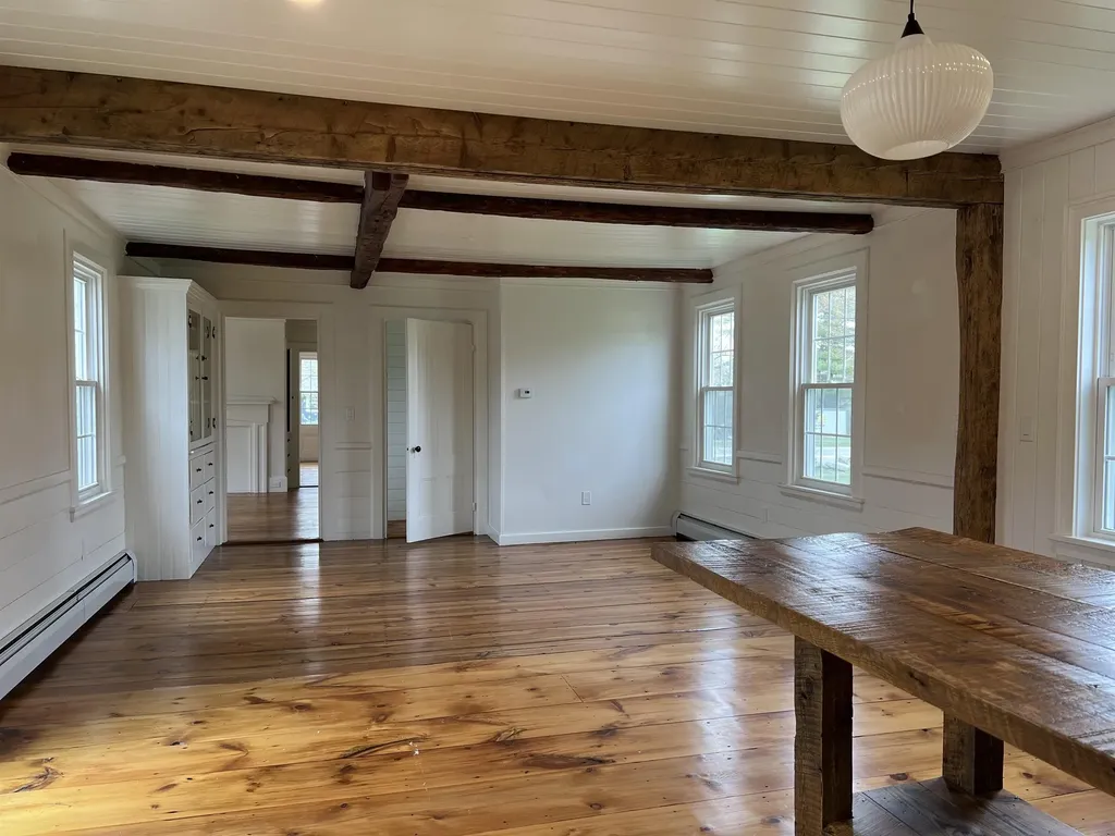 23 Post Road North Hampton NH 03862