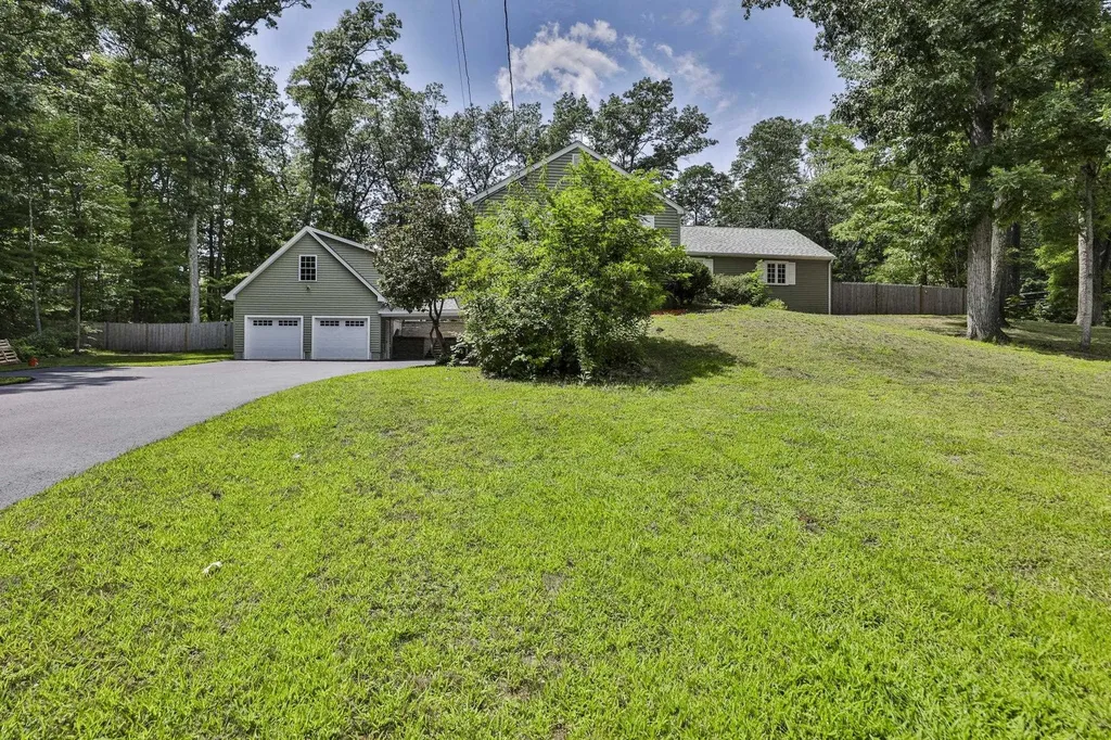 28 Beverlee Drive Nashua NH 03064