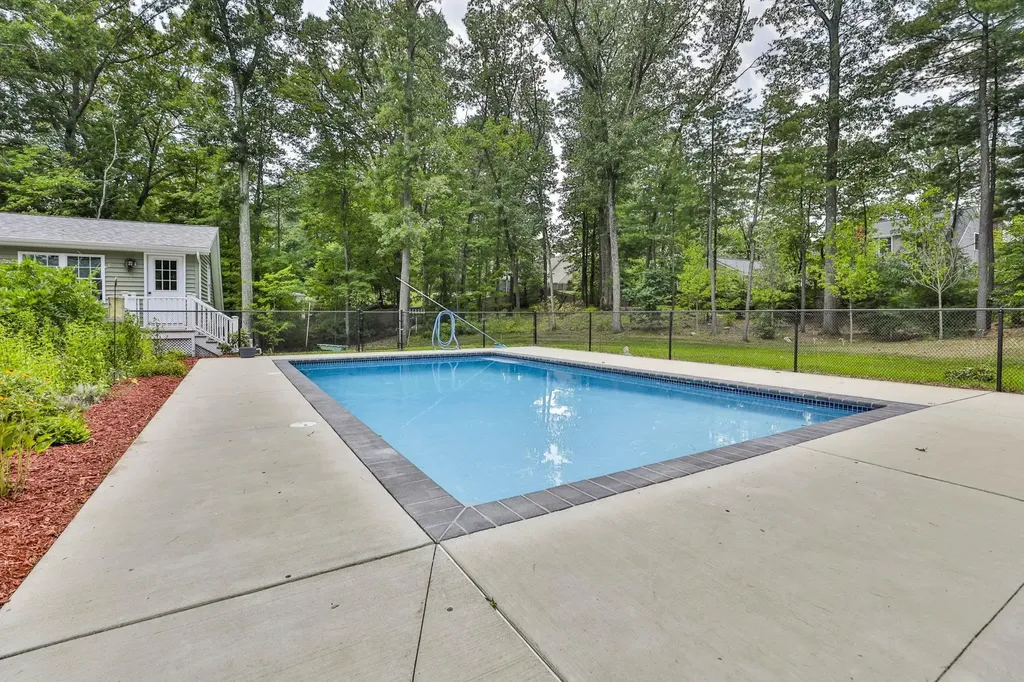 28 Beverlee Drive Nashua NH 03064