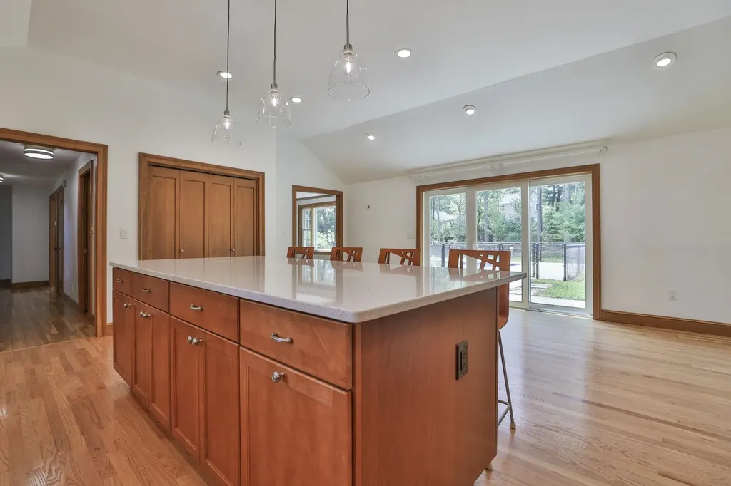 28 Beverlee Drive Nashua NH 03064