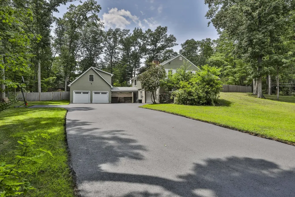 28 Beverlee Drive Nashua NH 03064
