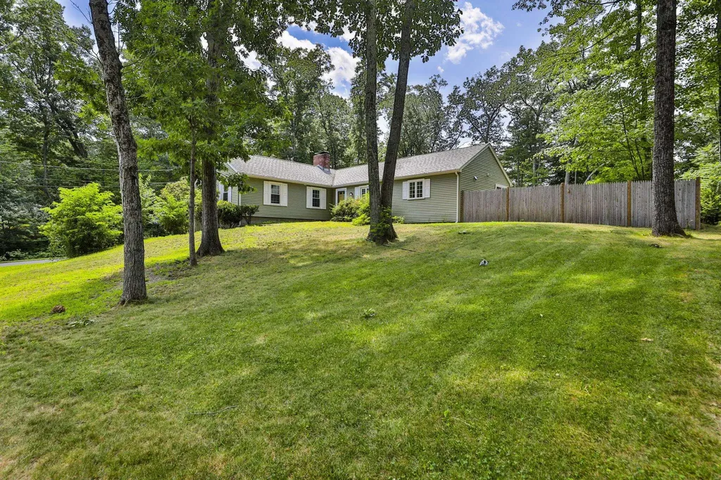 28 Beverlee Drive Nashua NH 03064