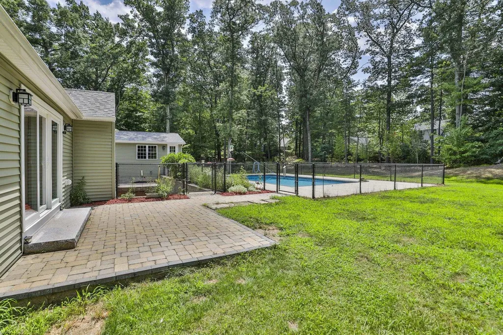 28 Beverlee Drive Nashua NH 03064