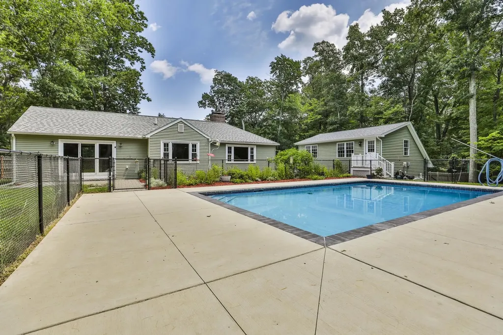 28 Beverlee Drive Nashua NH 03064