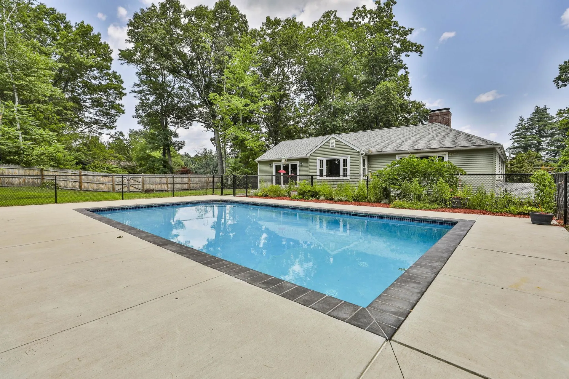 28 Beverlee Drive Nashua NH 03064