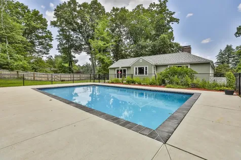28 Beverlee Drive Nashua NH 03064