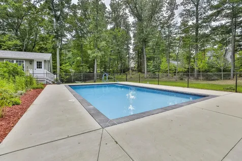 28 Beverlee Drive Nashua NH 03064