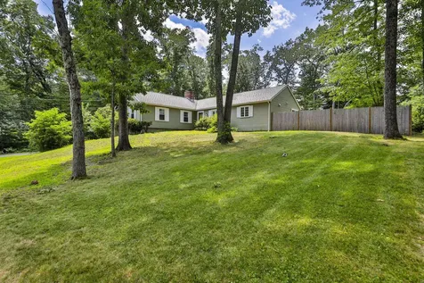 28 Beverlee Drive Nashua NH 03064