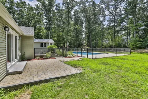 28 Beverlee Drive Nashua NH 03064