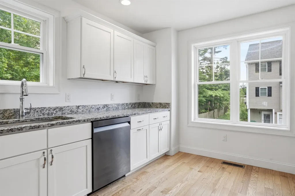 18 Dumaine Avenue Nashua NH 03063