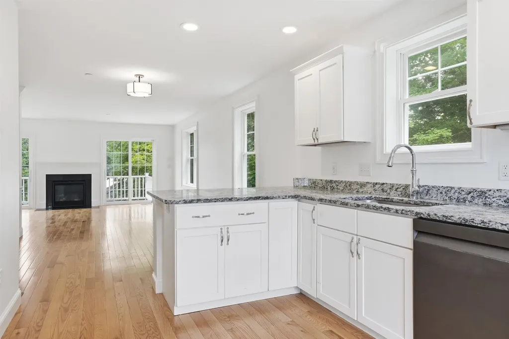 18 Dumaine Avenue Nashua NH 03063