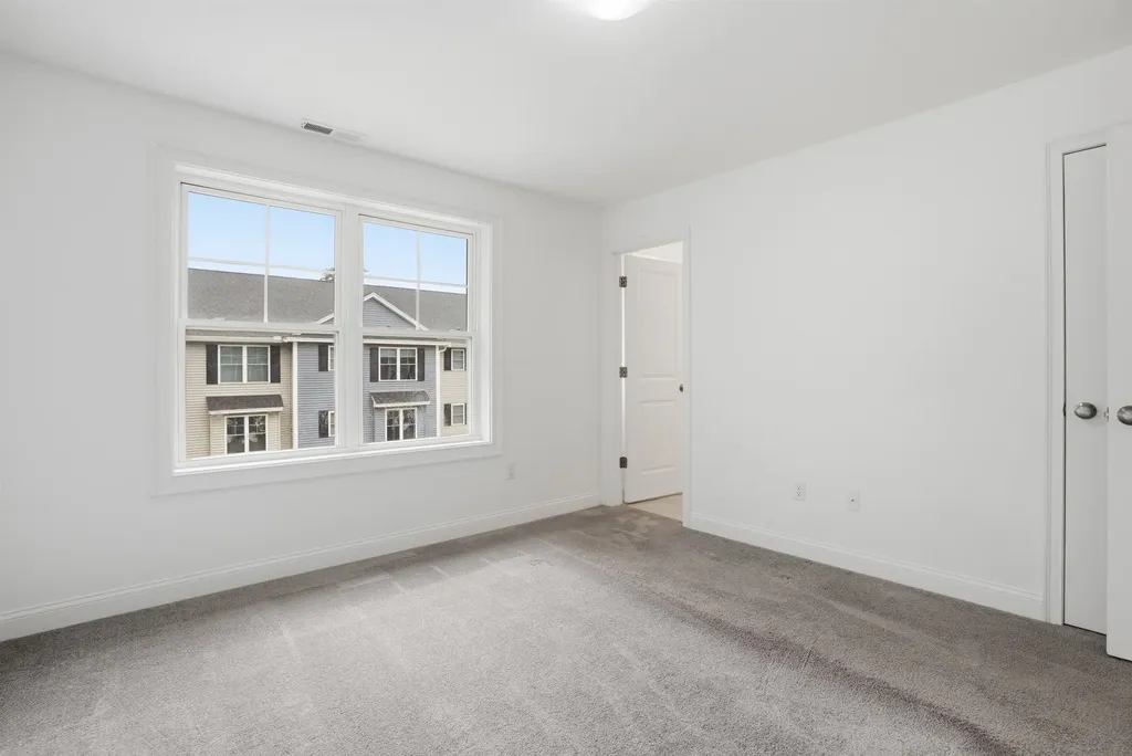 18 Dumaine Avenue Nashua NH 03063