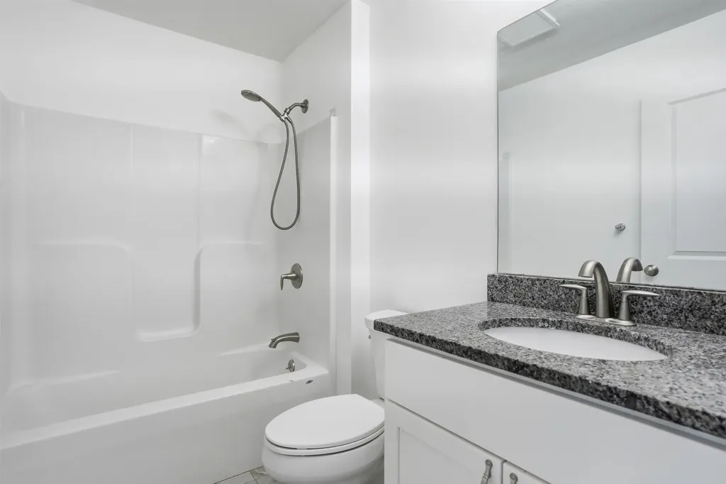 18 Dumaine Avenue Nashua NH 03063