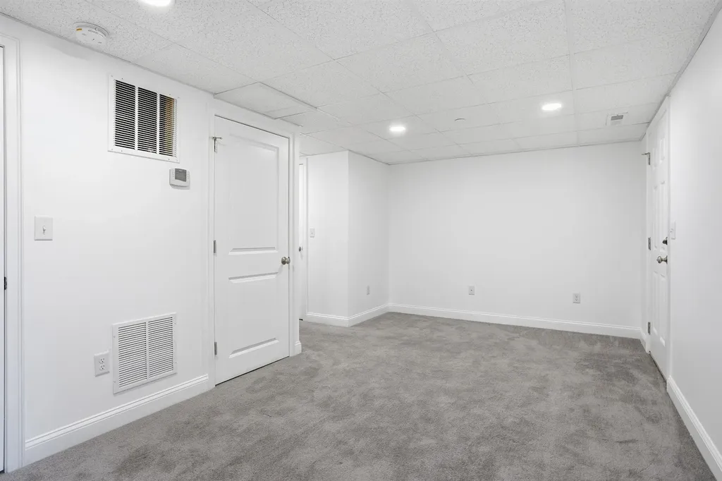 18 Dumaine Avenue Nashua NH 03063